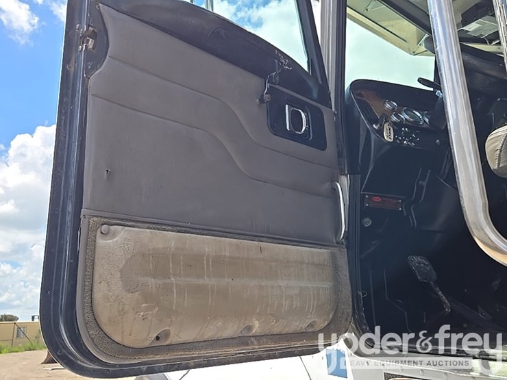 2005-peterbilt-357-image-61