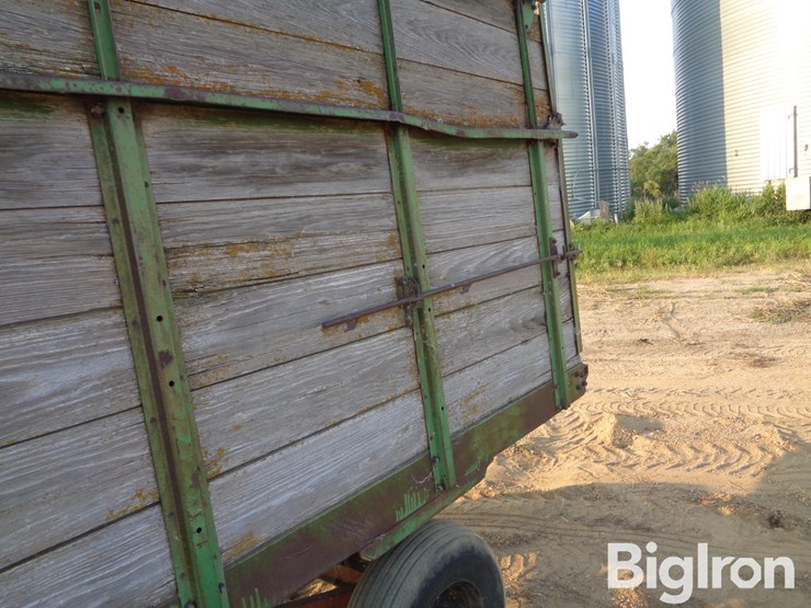 john-deere-chuck-wagon-forage/-feeder-wagon-image-20