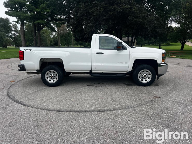 2016-chevrolet-3500-image-4