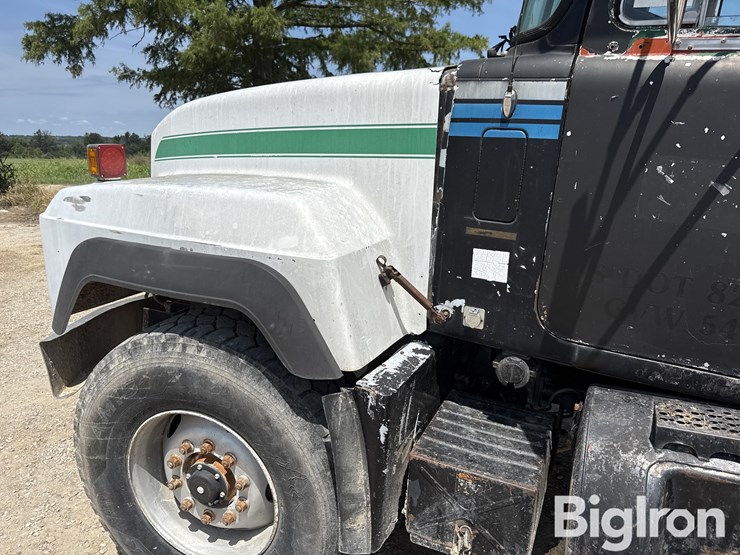 1994-mack-rd600-image-16