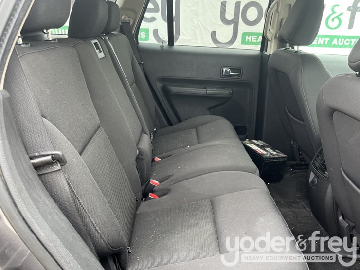 2010-ford-edge-image-34
