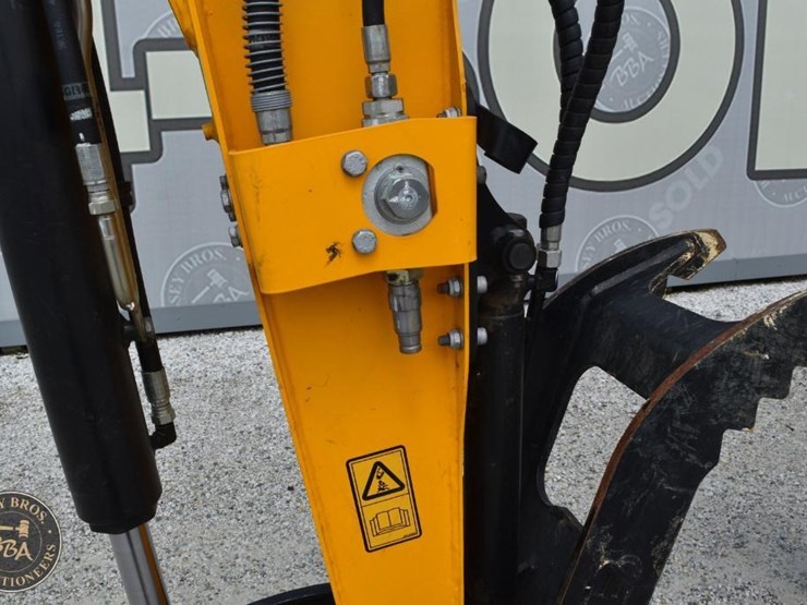 2024-jcb-35z-1-image-25