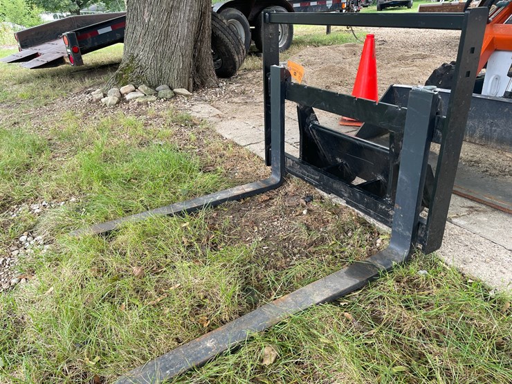 #226-•-toro-mini-skid-steer-pallet-fork-attachment-(sun-prairie,-wi)-image-4