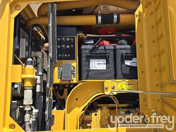2016-caterpillar-140m3-awd-image-48