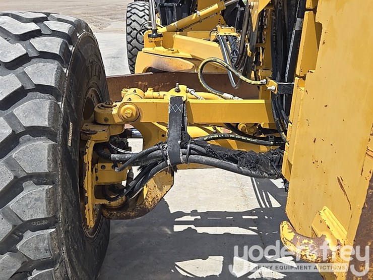 2016-caterpillar-140m3-awd-image-15