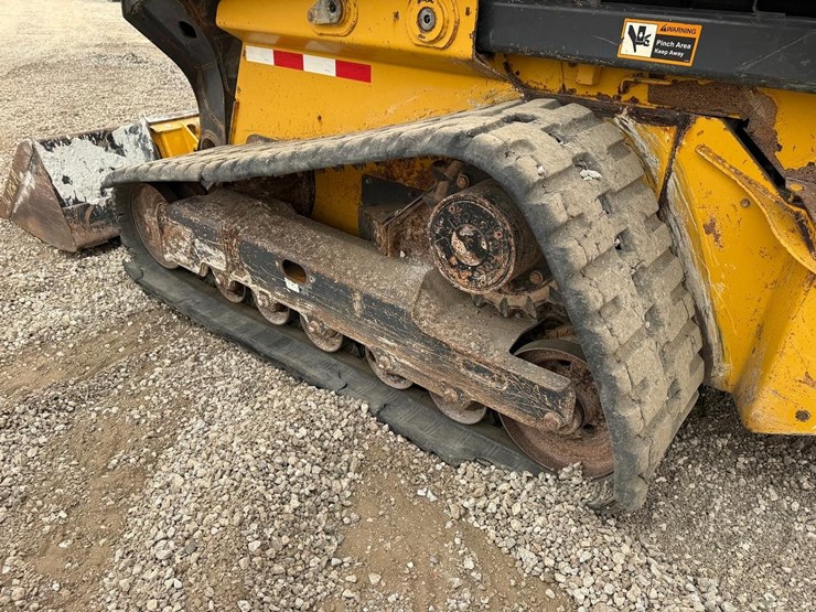 2020-deere-331g-image-17