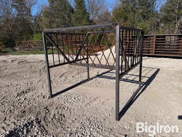 standing-hay-feeder-image-1