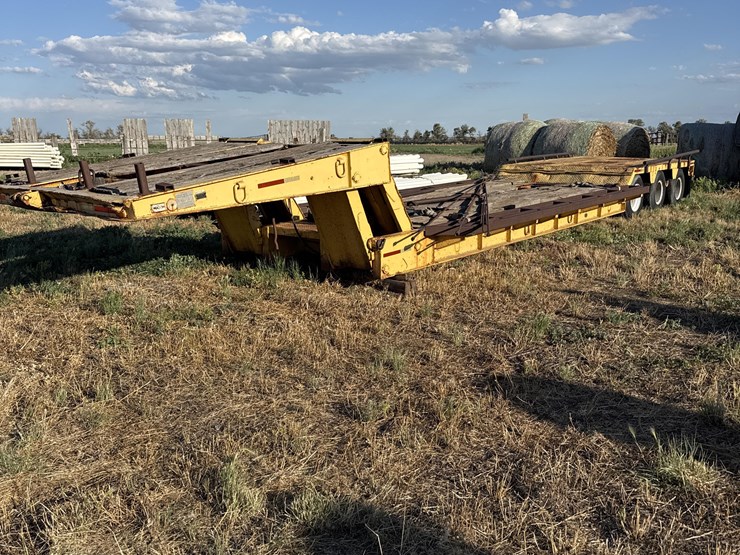 1979-transport-pfgtx-t1-35dw-tri/a-folding-neck-lowboy-image-1