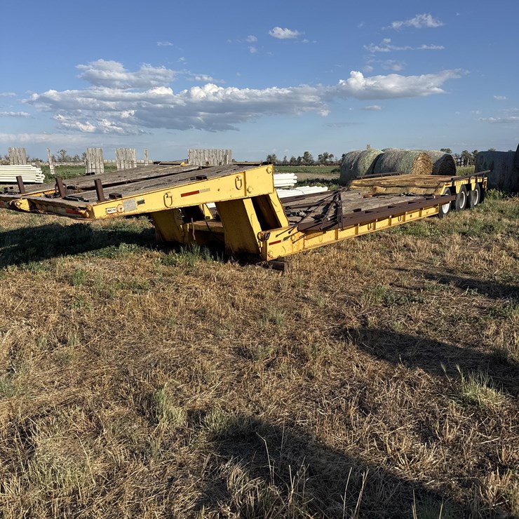 1979 Transport PFGTX-T1-35DW Tri/A Folding Neck Lowboy