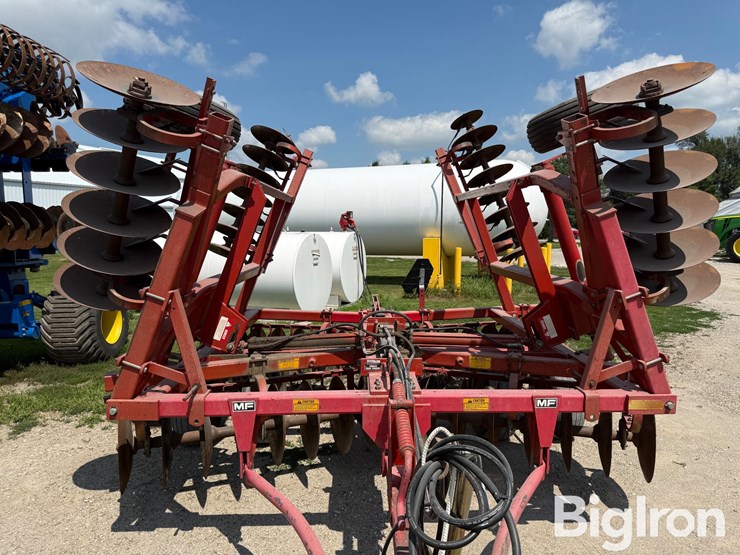 massey-ferguson-820-image-14