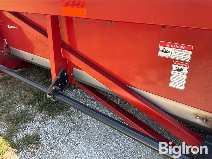 2010-case-ih-3412-image-16
