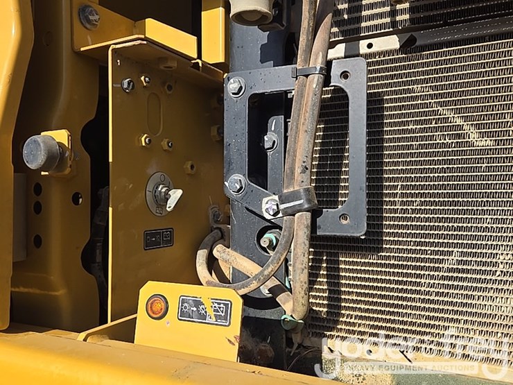 2019-caterpillar-336-image-34