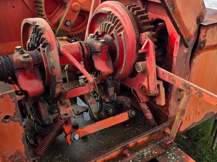 internatinal-435i-square-baler-image-22