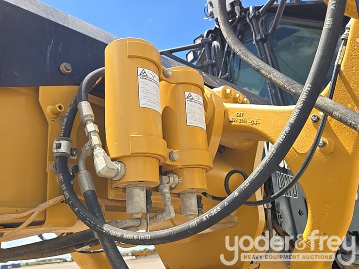 2016-caterpillar-140m3-awd-image-23