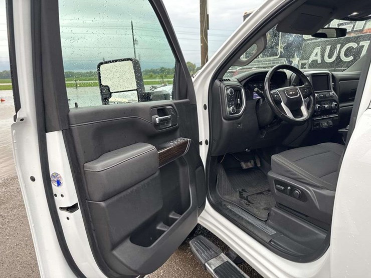 2022-gmc-sierra-2500-image-11