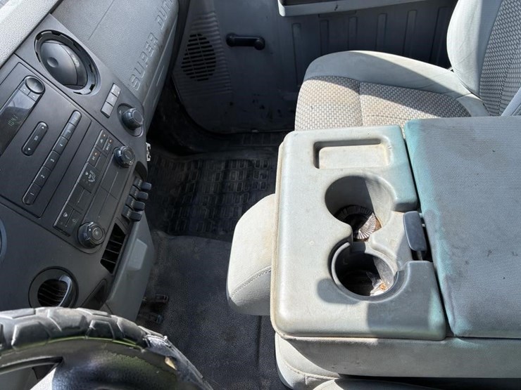 2011-ford-f550-image-21