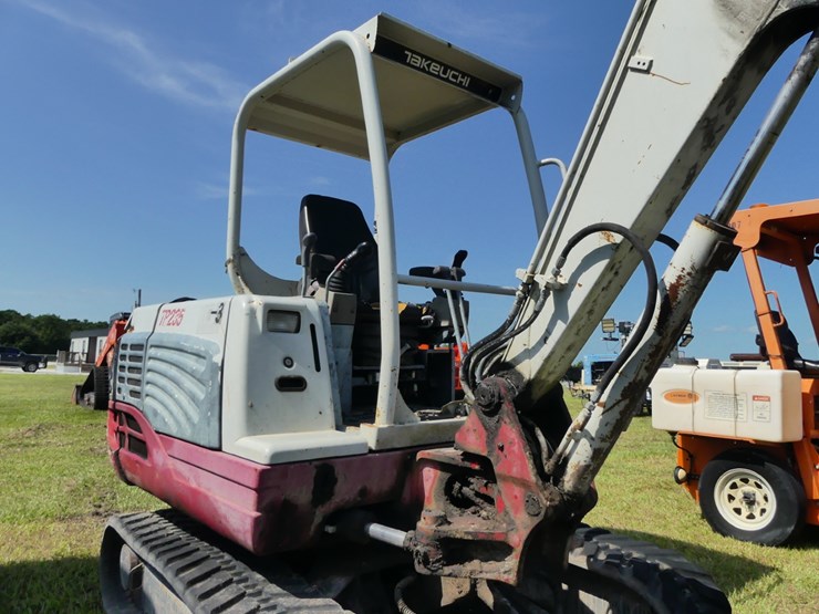 takeuchi-tb235-image-9