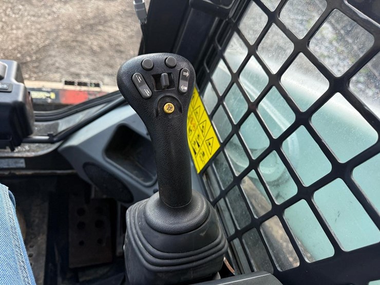 2021-bobcat-s590-image-18