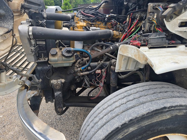 2006-freightliner-m2-106-image-24