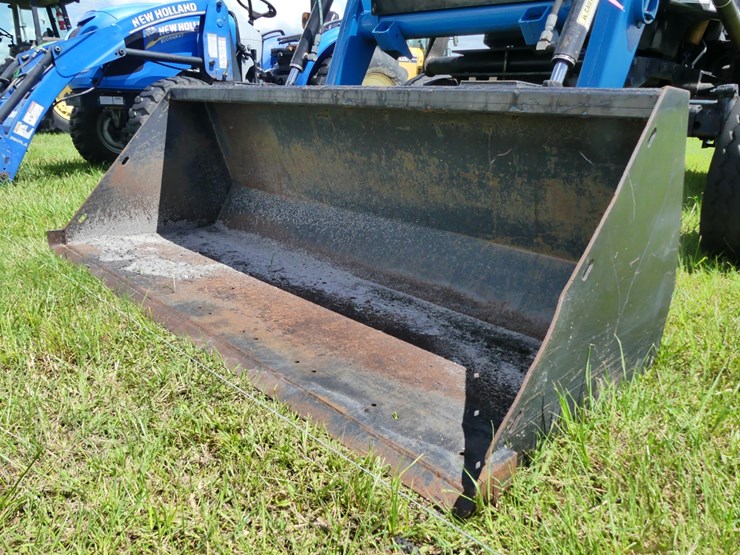 new-holland-4835-image-12