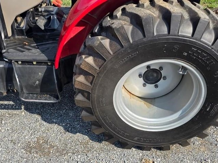 case-ih-farmall-35c-image-12