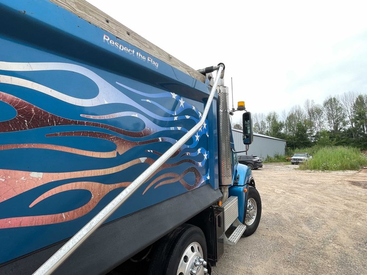 #141-•-2007-freightliner-cascadia-dump-truck-(has-wi-title)-(denmark,-wi)-image-40