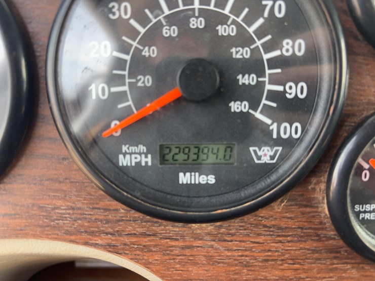 2015-western-star-w4700-semi-image-30