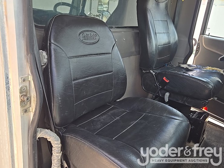 2018-peterbilt-348-image-66