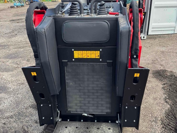 new-sdlool-co-kubota-diesel-stand-on-skidloader-model-sl-v1000-image-6