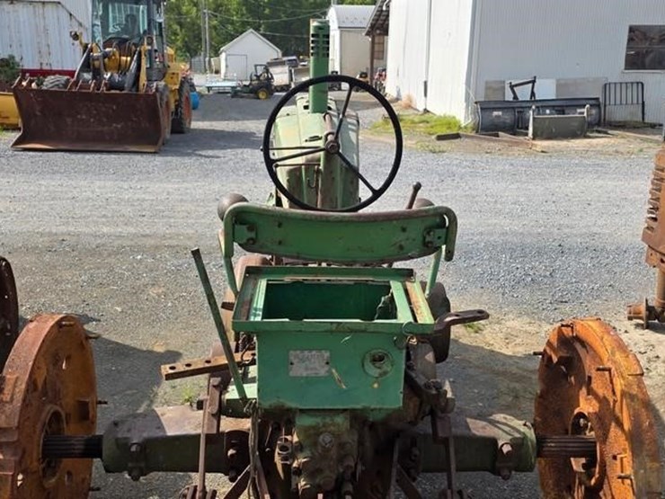 john-deere-tractor-(not-running)-image-11