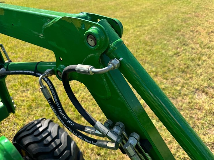 2014-john-deere-1023e-image-27