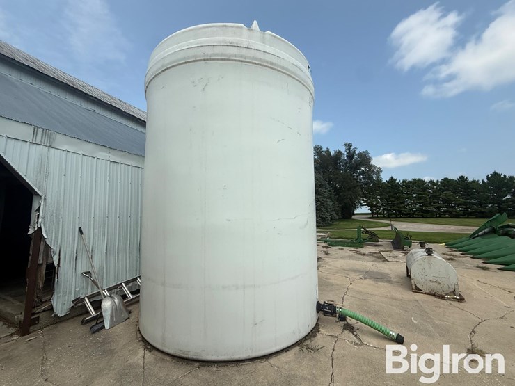 ace-roto-mold-7,000-gal-vertical-tank-image-4