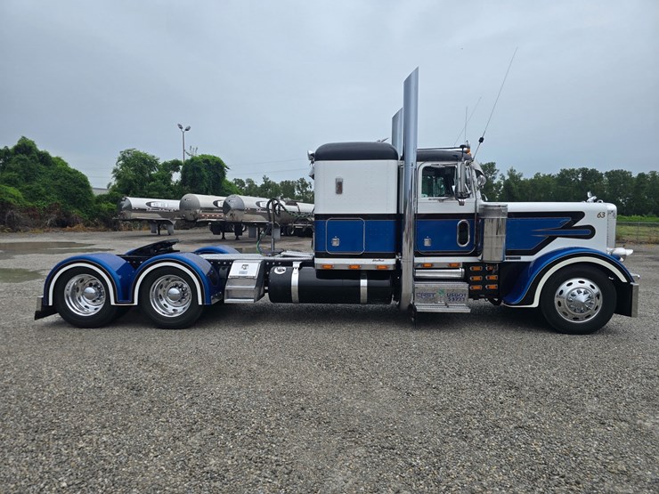 2000-peterbilt-379-image-22