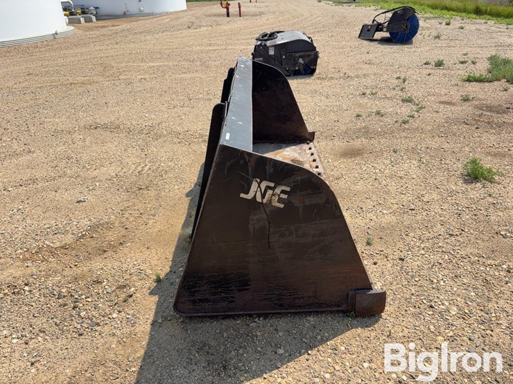 jge-8’-snow-bucket-image-4