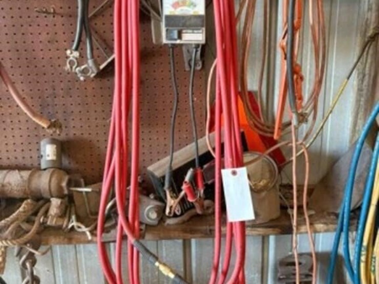contents-of-ne-wall---assort.-of-tools-image-6