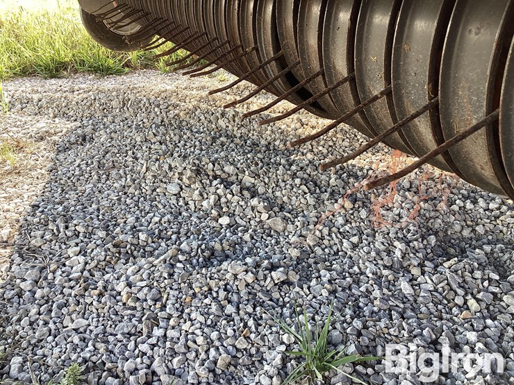 2014-massey-ferguson-2270-image-19
