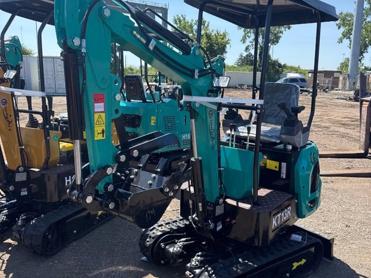 new-cfg-industrial-co-mini-excavator-model-kt13r-image-2