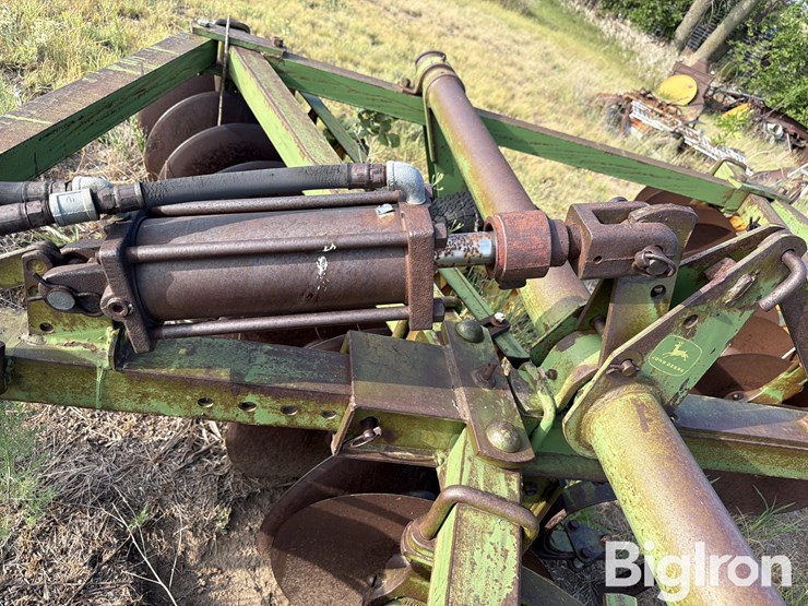 john-deere-12-image-13