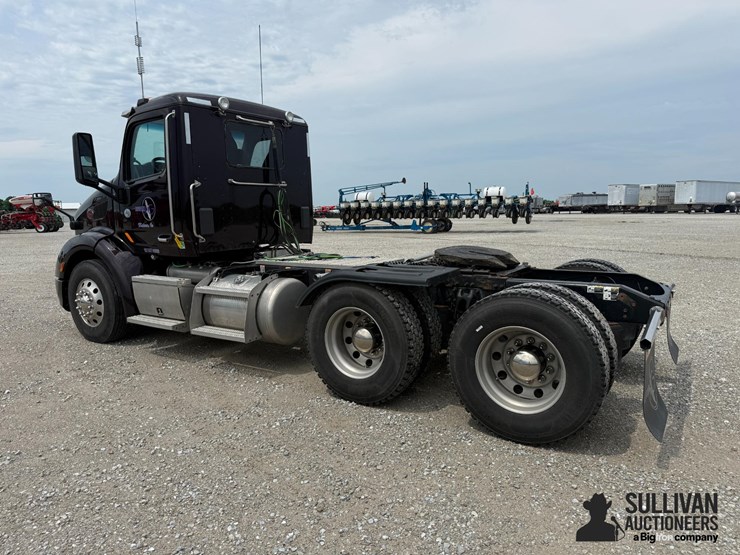 2020-peterbilt-579-image-7