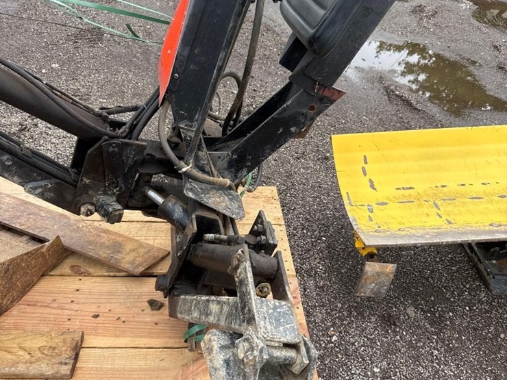 kelly-co-3-point-hydraulic-backhoe-attachment-w-3-buckets-model-b-10-image-4