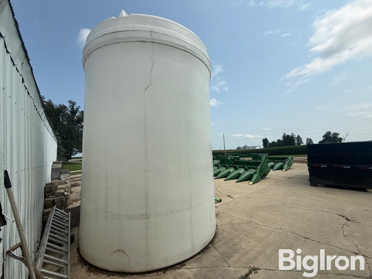 ace-roto-mold-7,000-gal-vertical-tank-image-7