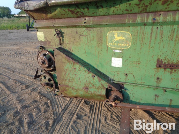 john-deere-chuck-wagon-forage/-feeder-wagon-image-13