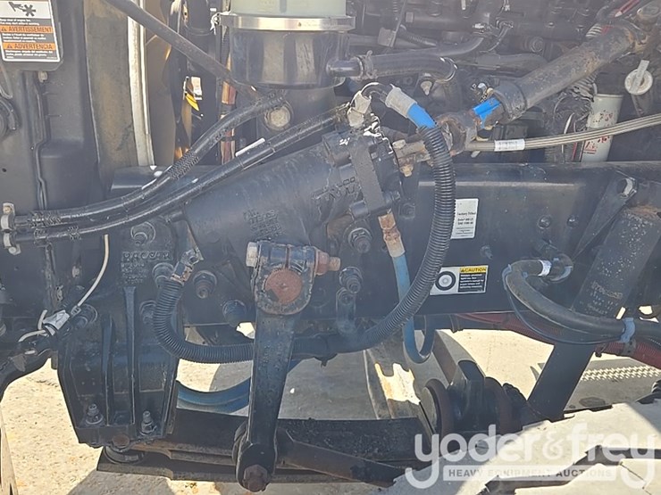 2012-peterbilt-348-image-68