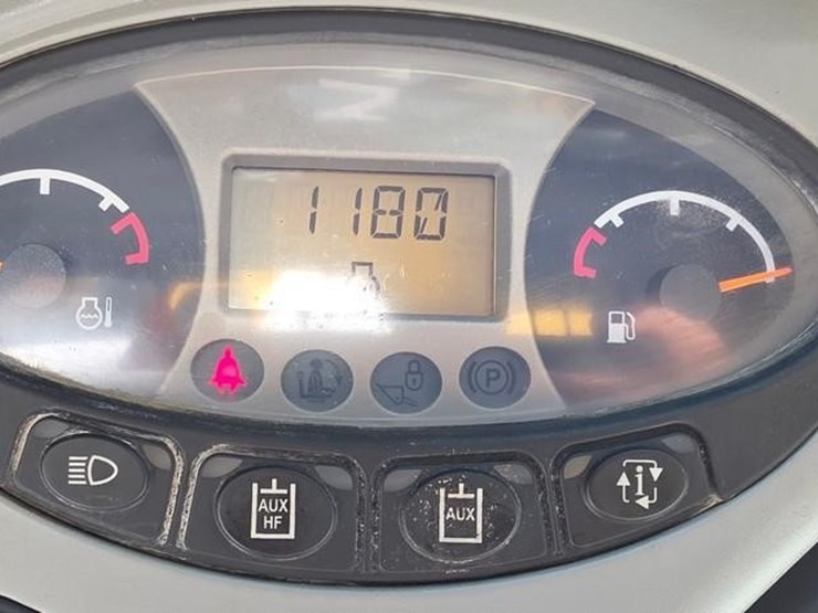 2010-bobcat-t300-image-55