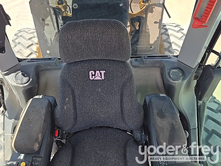 2016-caterpillar-140m3-awd-image-65