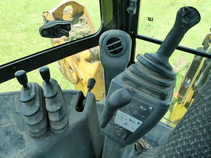 2016-caterpillar-420f2-it-image-21