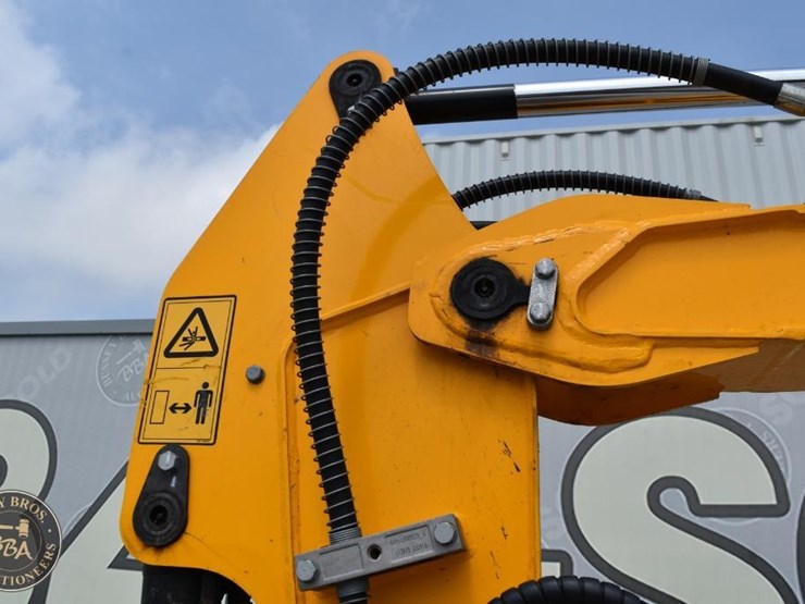 2024-jcb-35z-1-image-26