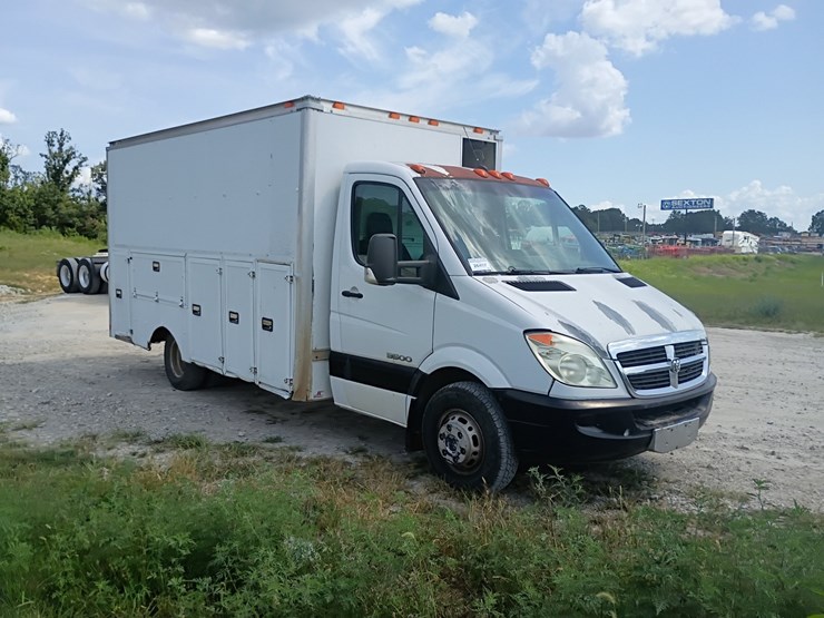 2008-dodge-sprinter-3500-image-13