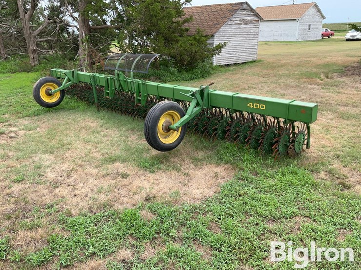 john-deere-400-image-1