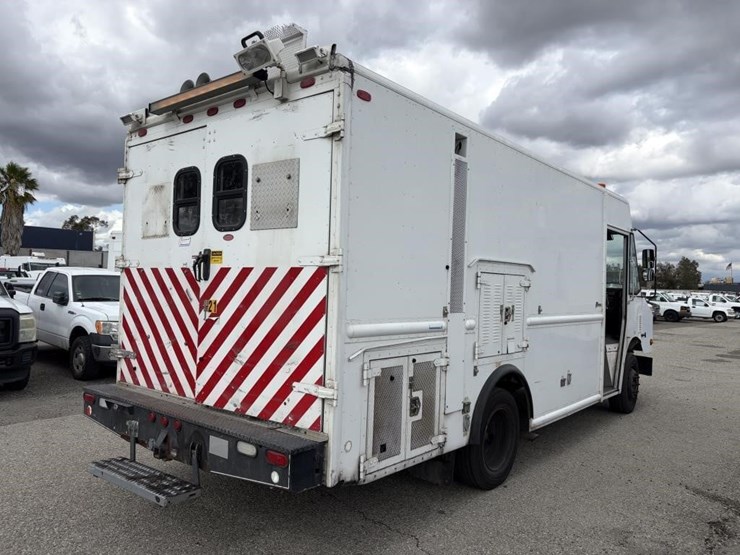 2008-workhorse-w62-image-3